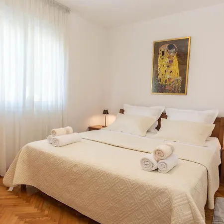 Asti - Two Bedrooms Elegant Split