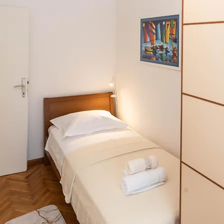 Apartment Asti - Two Bedrooms Elegant *