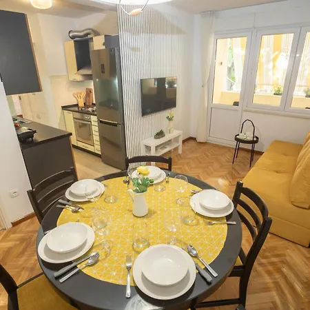 Apartment Asti - Two Bedrooms Elegant