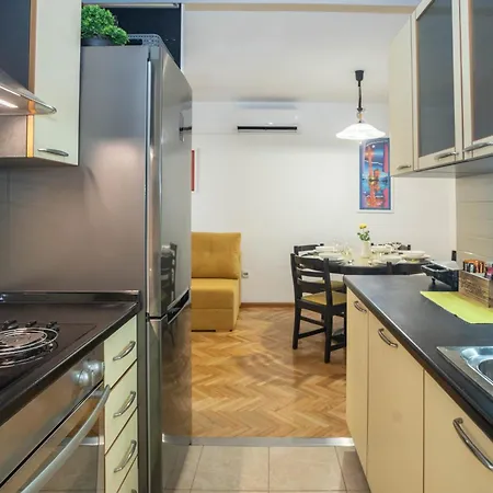 Apartment Asti - Two Bedrooms Elegant