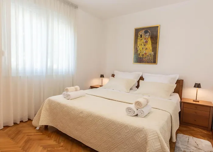 Asti - Two Bedrooms Elegant Split