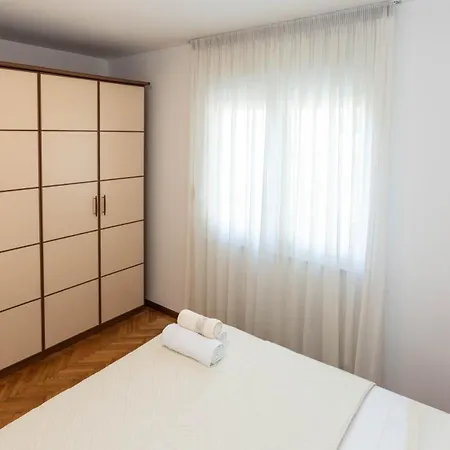 Asti - Two Bedrooms Elegant Апартаменты *